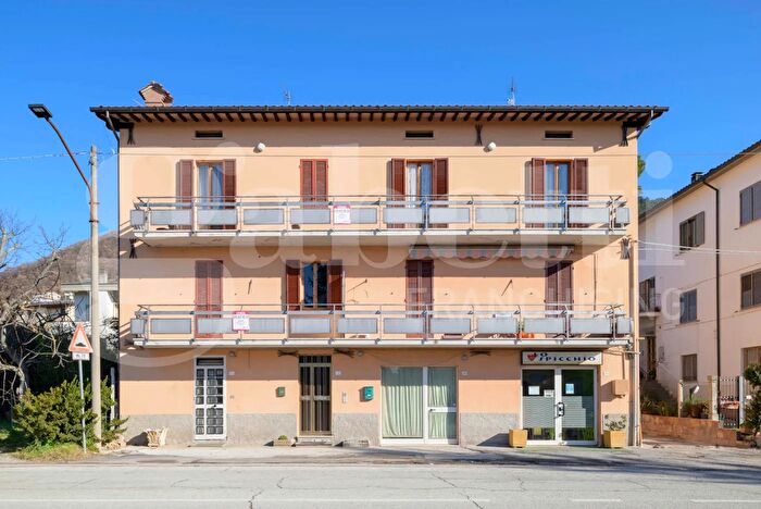 Appartamento con 6 locali in vendita in Via Tifernate, Gubbio