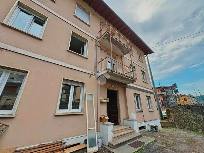 Appartamento quadrilocale in vendita in Via Dante Alighieri, Leffe