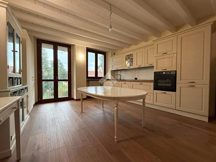 Appartamento quadrilocale in vendita in Via Giuseppe Mazzini, Lesmo