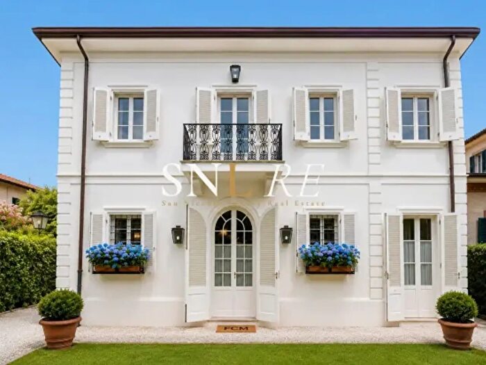 Casa con 6 locali in affitto in Via Giacomo Puccini, Forte Dei Marmi