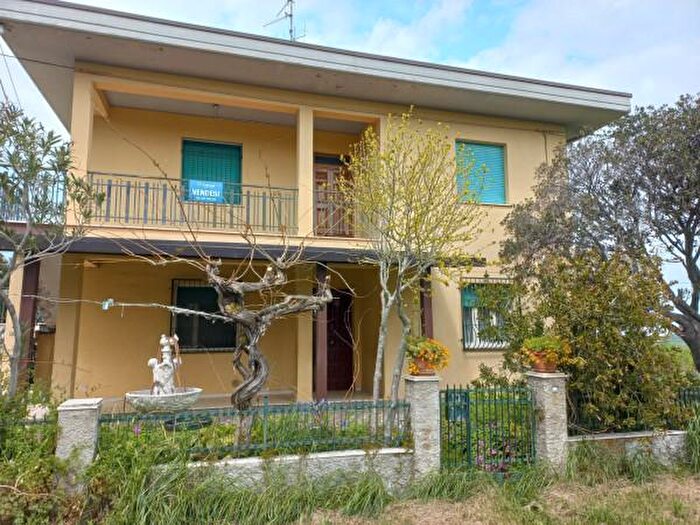 Casa con 6 locali in vendita in Contrada Sciola, Atessa