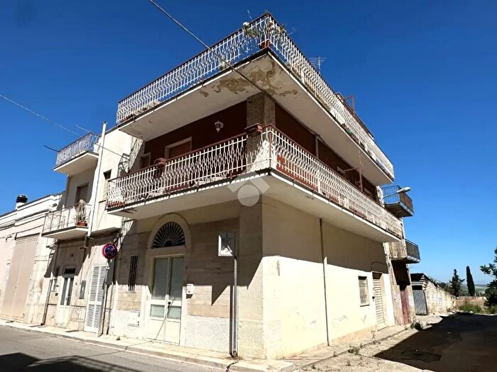 Appartamento con 6 locali in vendita in Via Piano S Giovanni, Canosa Di Puglia
