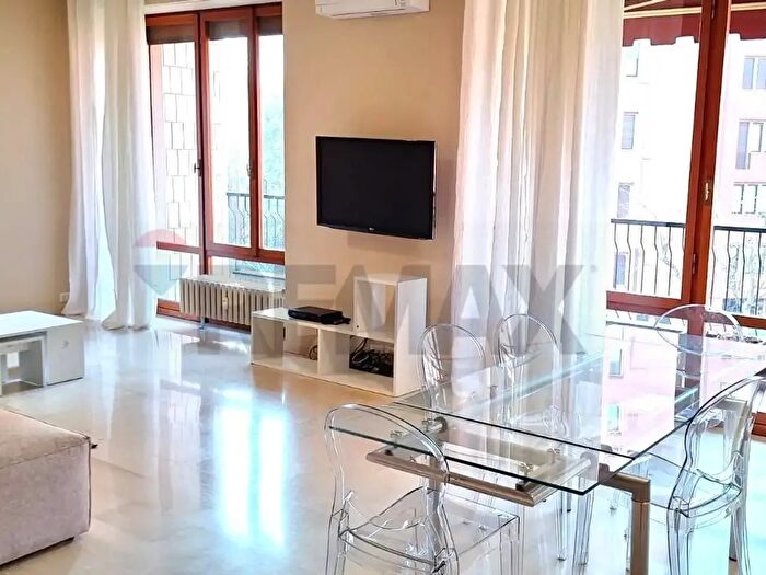 Appartamento con 5 locali in affitto in Via Palestrina, Monza