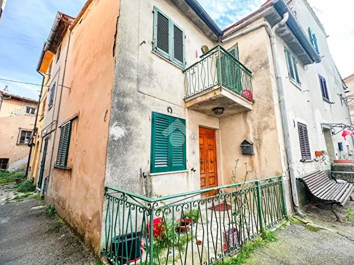 Appartamento con 5 locali in vendita in Piazza della Torre, Casciana Terme Lari