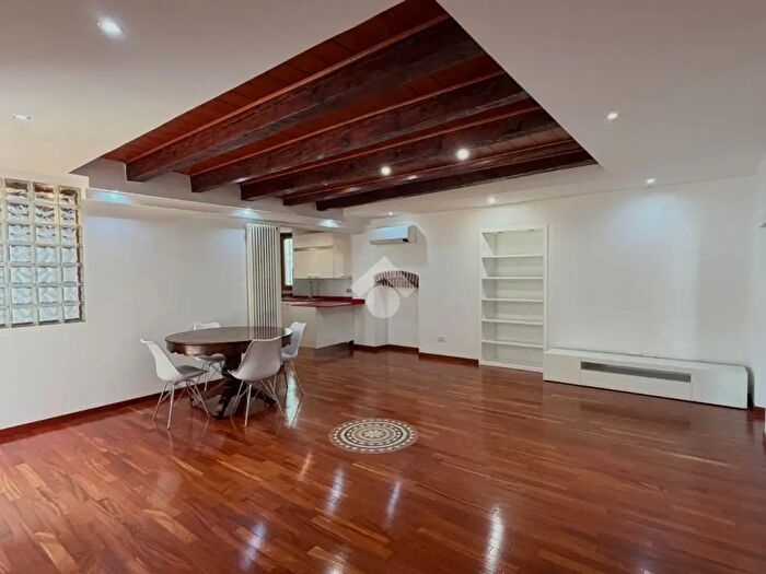 Appartamento trilocale in affitto in Stradone Porta Palio, Verona