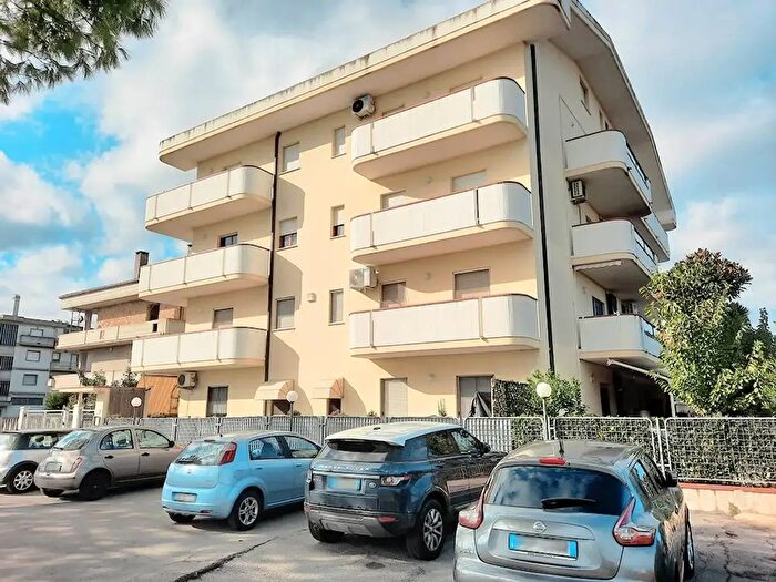 Appartamento trilocale in vendita in Via delle Gardenie, Alba Adriatica