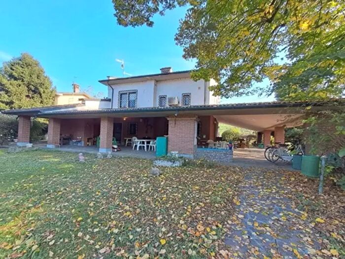 Casa con 6 locali in vendita in Pieve Porto Morone