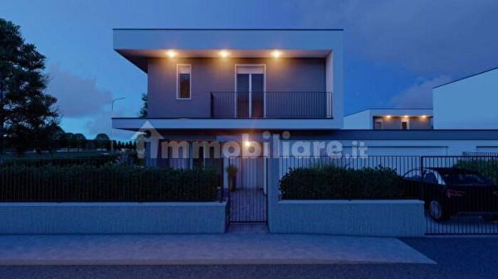 Casa con 5 locali in vendita in Via Michelangelo Buonarroti, Olgiate Comasco