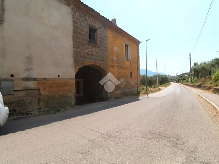 Casa quadrilocale in vendita in Via Sopra Monte, Castel Morrone