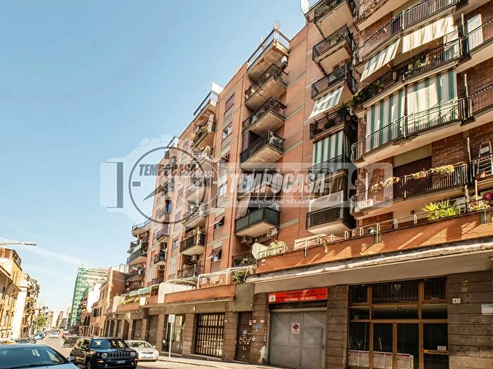 Appartamento trilocale in vendita in Via Bartolino da Novara, Roma