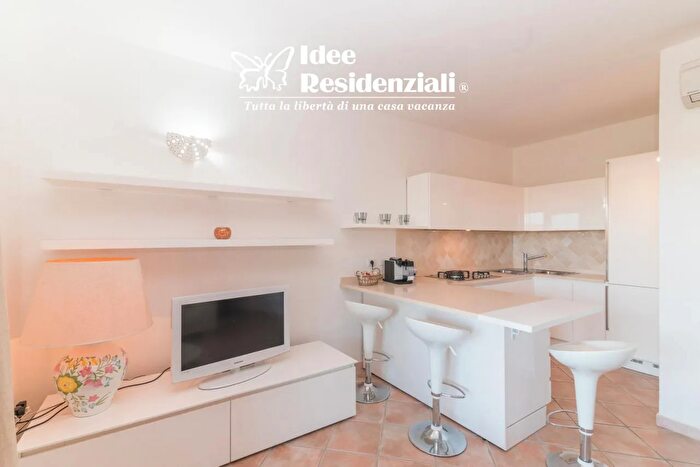 Appartamento trilocale in vendita in Via dellIris, Golfo Aranci