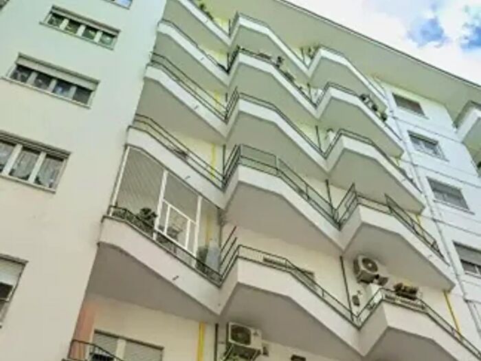 Appartamento quadrilocale in vendita in Via Val Trompia, Roma