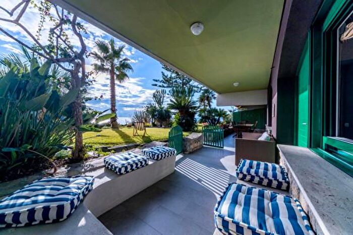 Appartamento trilocale in vendita in Bordighera