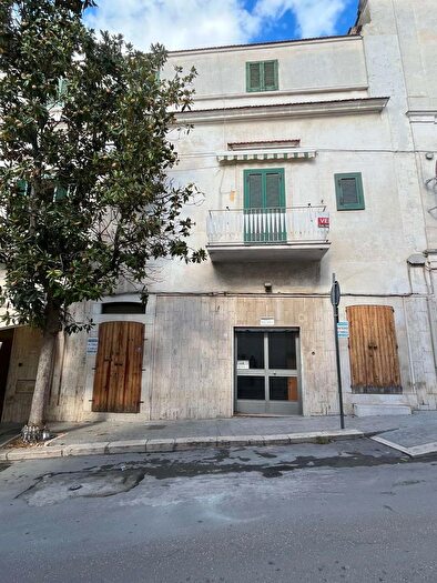 Casa con 6 locali in vendita in Canosa Di Puglia