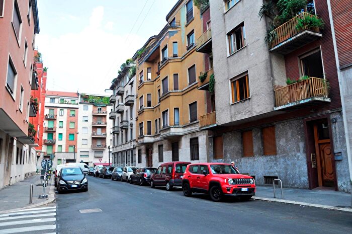 Appartamento trilocale in vendita in Via col del Rosso, Milano