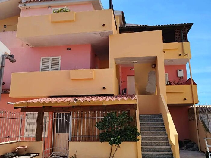 Appartamento trilocale in affitto in Via Grazia Deledda, Santa Teresa Gallura