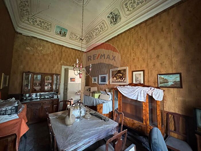 Appartamento con 8 locali in vendita in Via Campione, Adrano