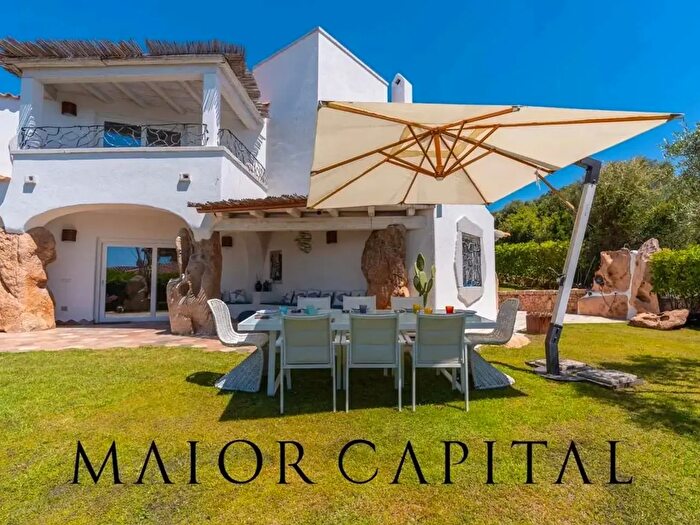 Casa con 5 locali in vendita in Olbia