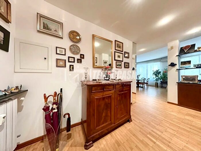 Appartamento quadrilocale in vendita in Viale Carlo Canepa, Genova