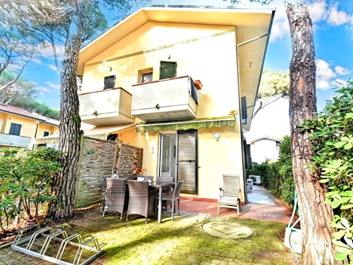 Casa quadrilocale in vendita in Via Guglielmo Oberdan, Cervia