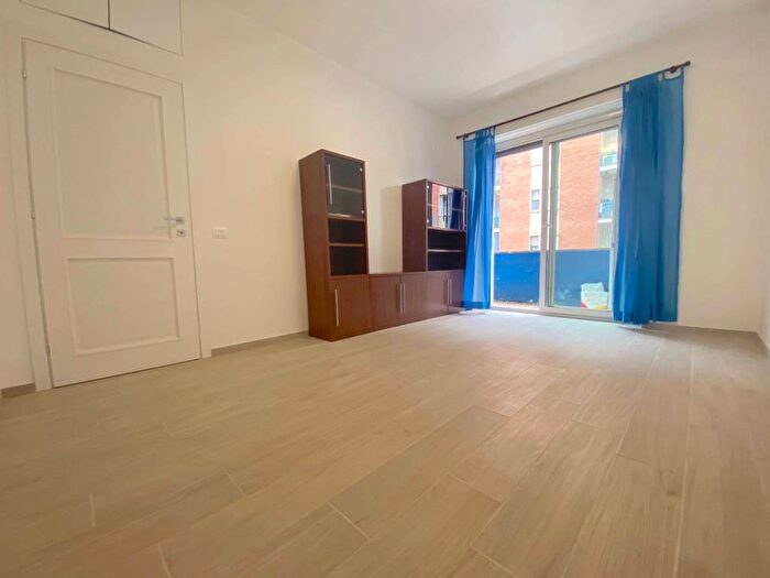 Appartamento trilocale in affitto in Via Pompeo Cambiasi, Casoretto, Milano