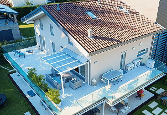 Appartamento quadrilocale in vendita in Via Madonnina, Besana In Brianza