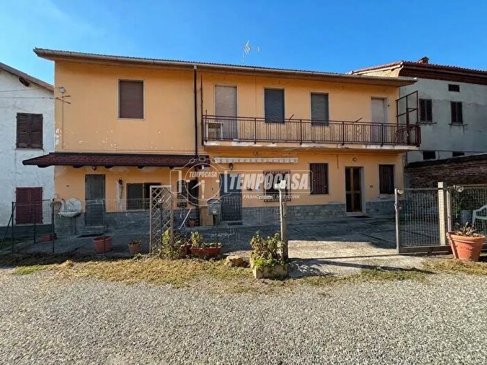 Casa con 8 locali in vendita in Via Vittorio Emanuele, Camino