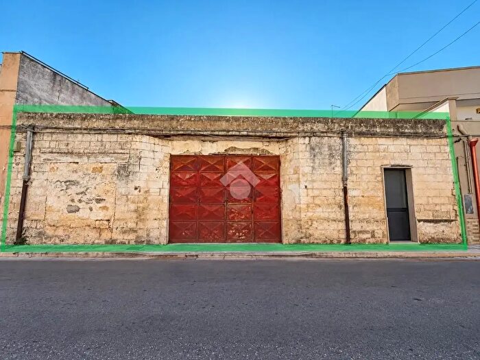 Casa trilocale in vendita in Via Raffaele Devicienti, Mesagne