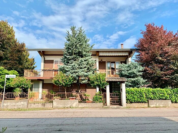 Casa quadrilocale in vendita in Via Roma, Agugliaro
