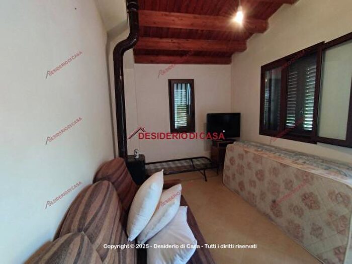 Casa trilocale in vendita in Via Mulino, Castelbuono