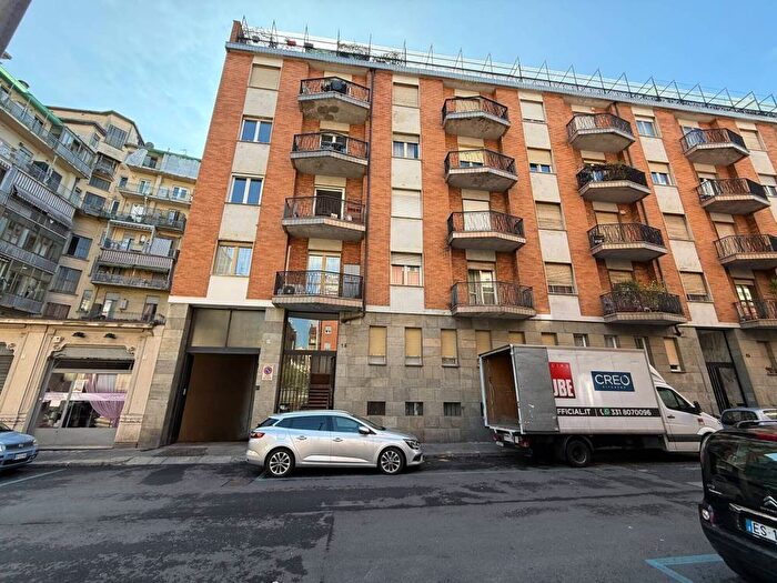 Appartamento trilocale in affitto in Via Leonardo Da Vinci, San Salvario Dante, Torino