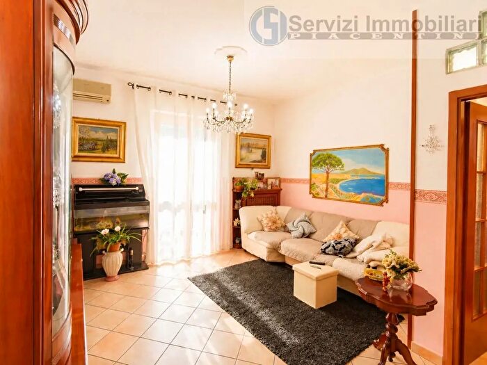 Appartamento trilocale in vendita in Via Vincenzo Porri, Piacenza