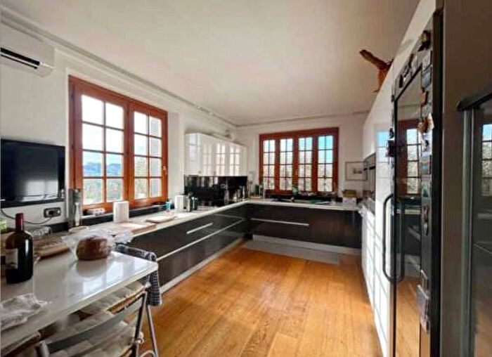 Casa con 6 locali in vendita in Strada Provinciale di Pozzuolo Tratto, Castiglione Del Lago