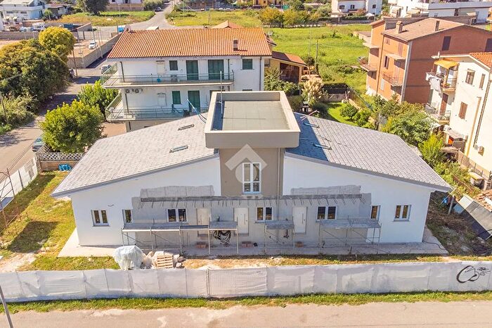 Casa trilocale in vendita in Via SantElpidio a Mare, Roma