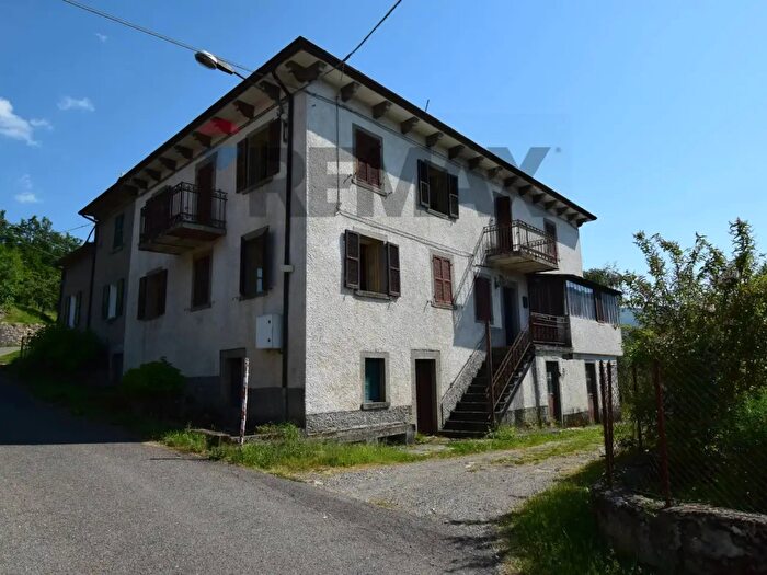 Casa con 13 locali in vendita in Strada Boschetto, Albareto