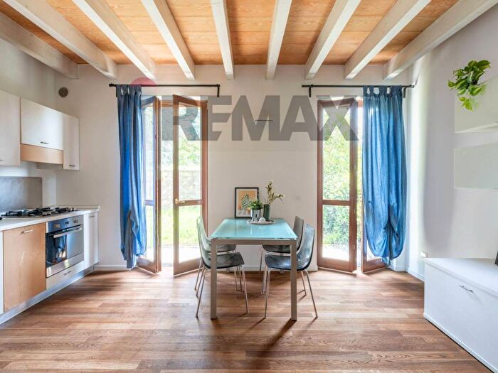 Appartamento bilocale in affitto in Frazione Villa, Centro, Casatenovo