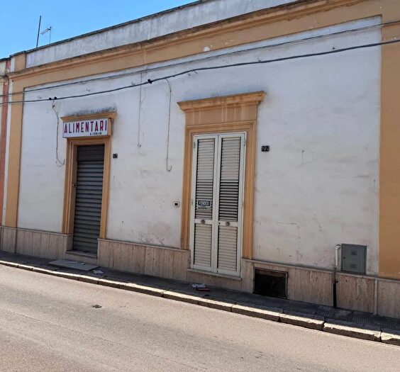 Appartamento con 5 locali in vendita in Via Vittorio Alfieri Veglie Lecce, Veglie