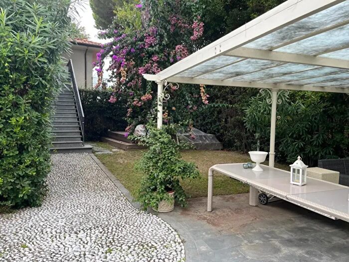Appartamento con 7 locali in vendita in Via Ricasoli, Pietrasanta