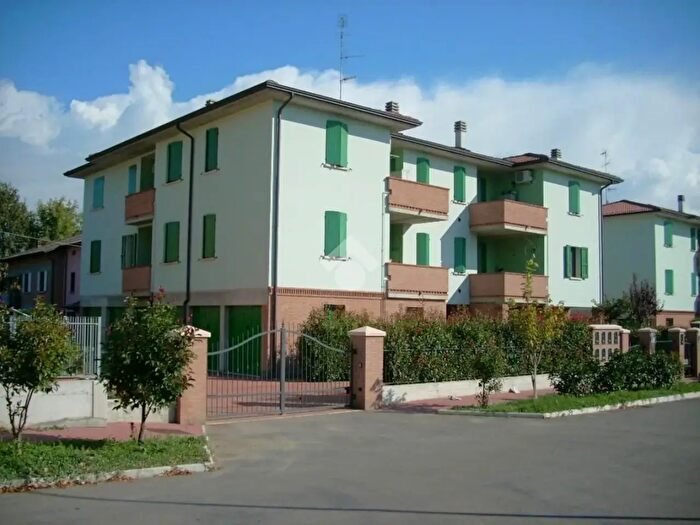 Appartamento trilocale in vendita in Via Luzi, Cadelbosco Di Sopra