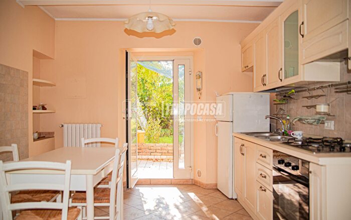 Casa con 5 locali in vendita in Via Romagna, Novafeltria