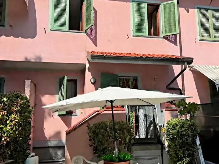 Casa con 11 locali in vendita in Forte Dei Marmi