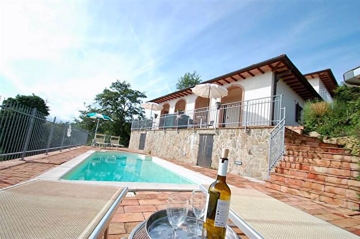 Casa con 10 locali in vendita in Via Gosparini Lisciano Niccone Perugia, Lisciano Niccone