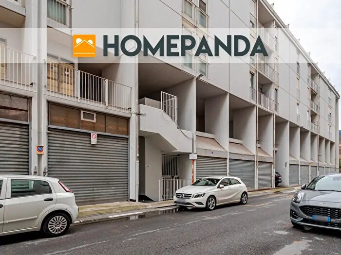 Appartamento trilocale in vendita in Via Cesare Pavese, Genova