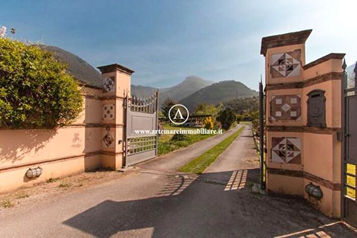 Casa con 6 locali in vendita in Pietrasanta