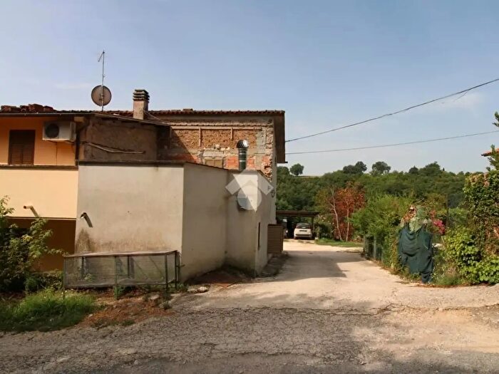 Appartamento trilocale in vendita in Via Ternana, Montopoli Di Sabina