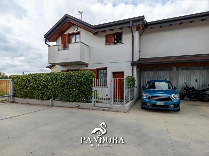 Casa con 6 locali in vendita in Via M Polo, Cassano Magnago