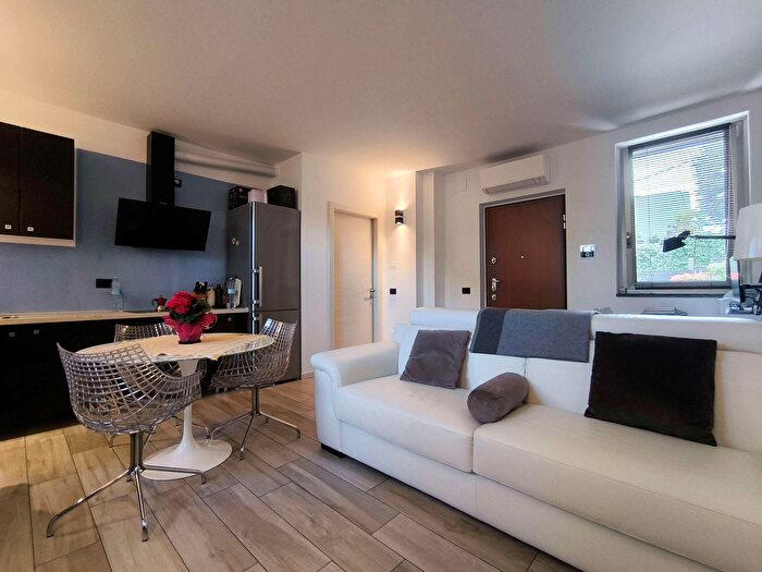 Appartamento bilocale in vendita in Via Sampietro, Saronno