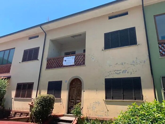 Casa con 6 locali in vendita in Via Alessandro Volta, Borgo A Mozzano