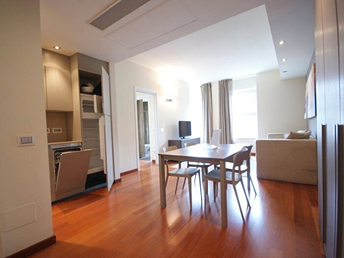 Appartamento bilocale in affitto in Via Vitruvio, Centrale, Milano