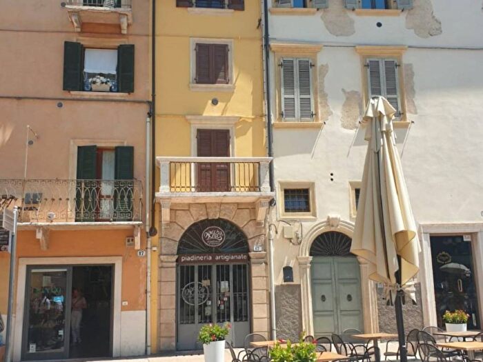 Appartamento bilocale in affitto in Lungadige Bartolomeo Rubele, Centro Storico, Verona